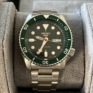 Seiko 5 Sports Automatic Watch – Model SRPD63